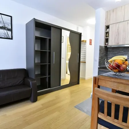 Ferienwohnung Tayson Square Dorcol New Location Free Garage Belgrad Exterior foto